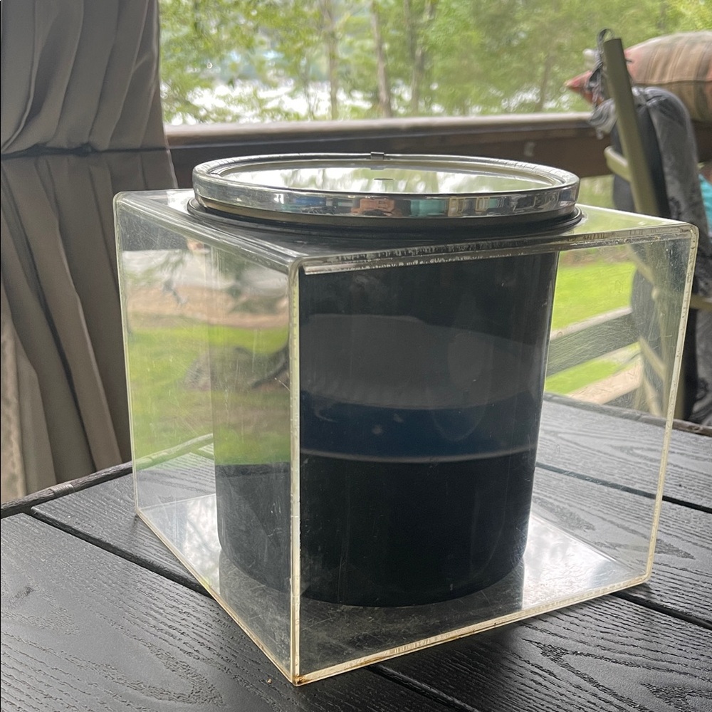 🧊Vintage 1970’s Lucite Ice Bucket 🧊
